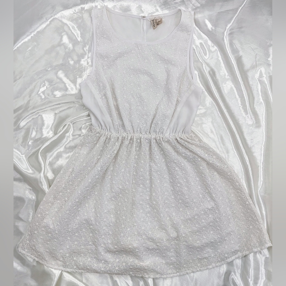 Divided for H&M Women's US 8 White Double-Lined Floral Stitched Short Tea Dress